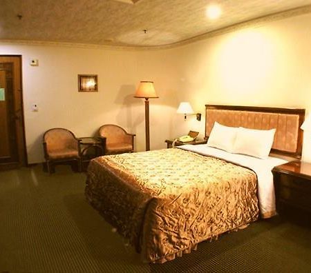 Fortune Hotel Тайнан Екстериор снимка