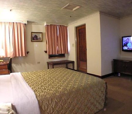 Fortune Hotel Тайнан Екстериор снимка
